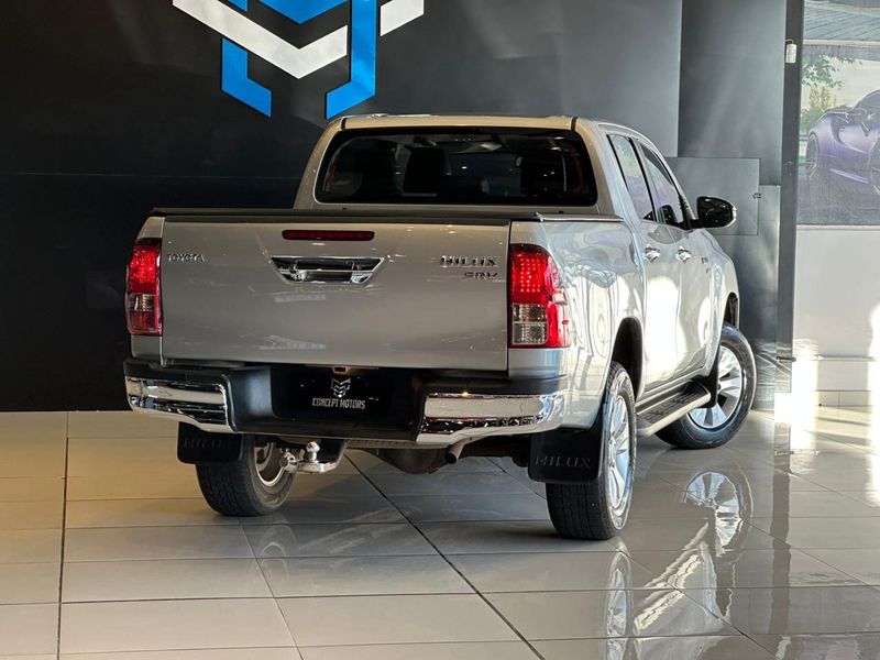 Toyota Hilux CD SRV 4×2 2.7 Flex 16V Aut. 2016/2017 CONCEPT MOTORS PASSO FUNDO / Carros no Vale