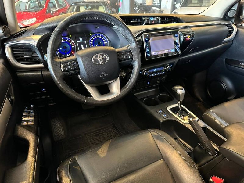 Toyota Hilux CD SRV 4×2 2.7 Flex 16V Aut. 2016/2017 CONCEPT MOTORS PASSO FUNDO / Carros no Vale