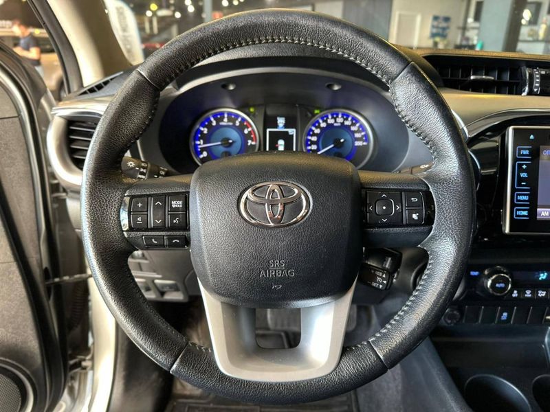 Toyota Hilux CD SRV 4×2 2.7 Flex 16V Aut. 2016/2017 CONCEPT MOTORS PASSO FUNDO / Carros no Vale