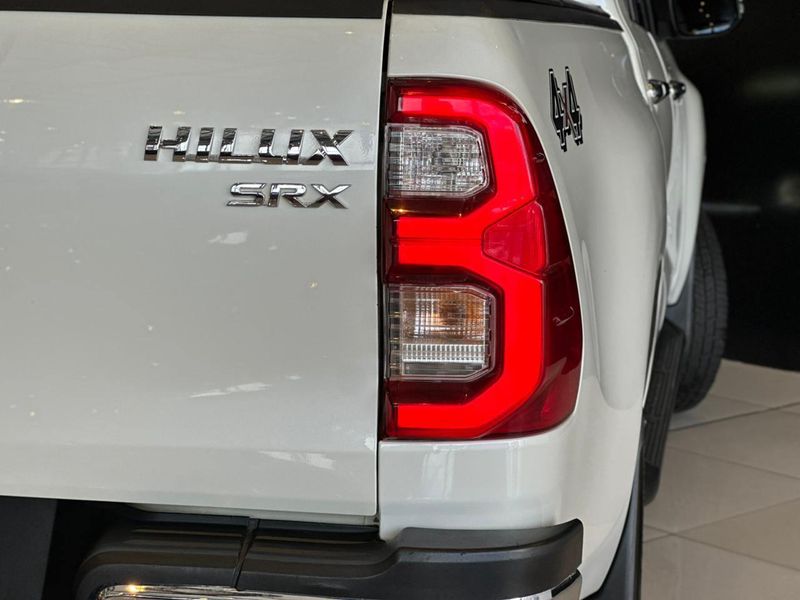 Toyota Hilux CD SRX 4×4 2.8 TDI 16V Diesel Aut. 2022/2022 CONCEPT MOTORS PASSO FUNDO / Carros no Vale