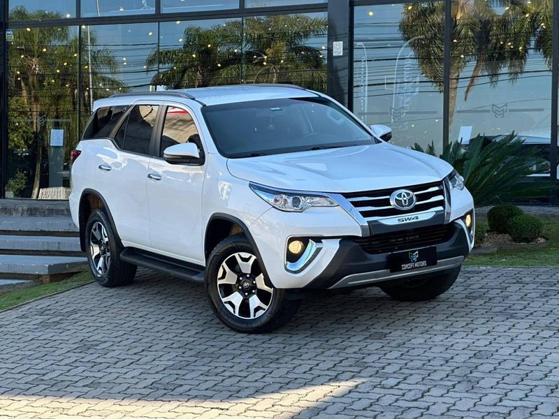Toyota Hilux SW4 SRV 4×2 2.7 Flex 16V Aut. 2018/2019 CONCEPT MOTORS PASSO FUNDO / Carros no Vale Toyota Hilux SW4 SRV 4×2 2.7 Flex 16V Aut. 2018/2019 CONCEPT MOTORS PASSO FUNDO / Carros no Vale