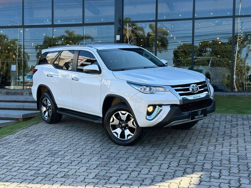 Toyota Hilux SW4 SRV 4×2 2.7 Flex 16V Aut. 2018/2019 CONCEPT MOTORS PASSO FUNDO / Carros no Vale Toyota Hilux SW4 SRV 4×2 2.7 Flex 16V Aut. 2018/2019 CONCEPT MOTORS PASSO FUNDO / Carros no Vale