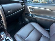 Toyota Hilux SW4 SRV 4×2 2.7 Flex 16V Aut. 2018/2019 CONCEPT MOTORS PASSO FUNDO / Carros no Vale