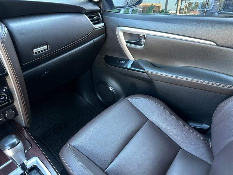 Toyota Hilux SW4 SRV 4×2 2.7 Flex 16V Aut. 2018/2019 CONCEPT MOTORS PASSO FUNDO / Carros no Vale Toyota Hilux SW4 SRV 4×2 2.7 Flex 16V Aut. 2018/2019 CONCEPT MOTORS PASSO FUNDO / Carros no Vale