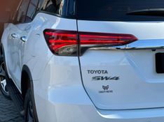 Toyota Hilux SW4 SRV 4×2 2.7 Flex 16V Aut. 2018/2019 CONCEPT MOTORS PASSO FUNDO / Carros no Vale