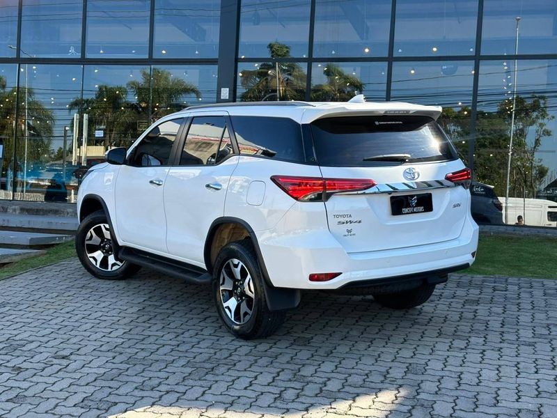 Toyota Hilux SW4 SRV 4×2 2.7 Flex 16V Aut. 2018/2019 CONCEPT MOTORS PASSO FUNDO / Carros no Vale Toyota Hilux SW4 SRV 4×2 2.7 Flex 16V Aut. 2018/2019 CONCEPT MOTORS PASSO FUNDO / Carros no Vale