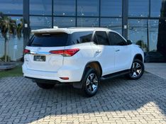 Toyota Hilux SW4 SRV 4×2 2.7 Flex 16V Aut. 2018/2019 CONCEPT MOTORS PASSO FUNDO / Carros no Vale