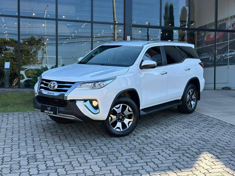 Toyota Hilux SW4 SRV 4×2 2.7 Flex 16V Aut. 2018/2019 CONCEPT MOTORS PASSO FUNDO / Carros no Vale Toyota Hilux SW4 SRV 4×2 2.7 Flex 16V Aut. 2018/2019 CONCEPT MOTORS PASSO FUNDO / Carros no Vale