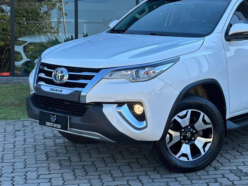 Toyota Hilux SW4 SRV 4×2 2.7 Flex 16V Aut. 2018/2019 CONCEPT MOTORS PASSO FUNDO / Carros no Vale Toyota Hilux SW4 SRV 4×2 2.7 Flex 16V Aut. 2018/2019 CONCEPT MOTORS PASSO FUNDO / Carros no Vale