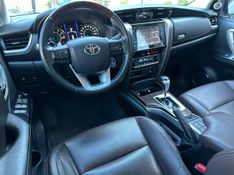 Toyota Hilux SW4 SRV 4×2 2.7 Flex 16V Aut. 2018/2019 CONCEPT MOTORS PASSO FUNDO / Carros no Vale