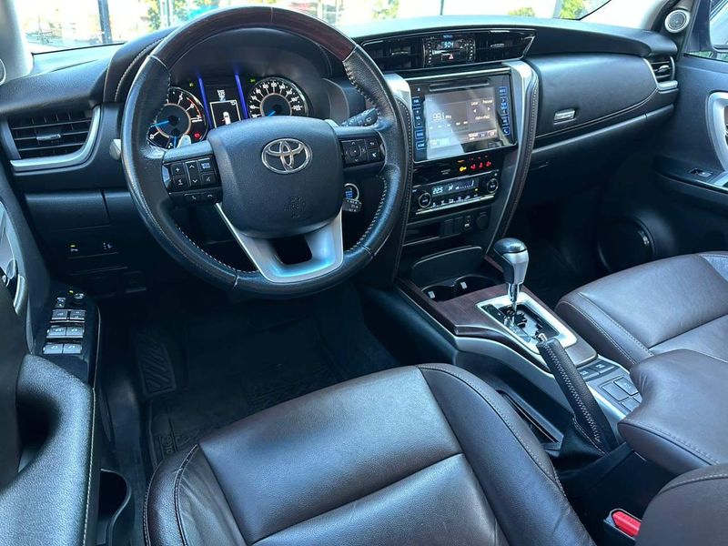 Toyota Hilux SW4 SRV 4×2 2.7 Flex 16V Aut. 2018/2019 CONCEPT MOTORS PASSO FUNDO / Carros no Vale Toyota Hilux SW4 SRV 4×2 2.7 Flex 16V Aut. 2018/2019 CONCEPT MOTORS PASSO FUNDO / Carros no Vale