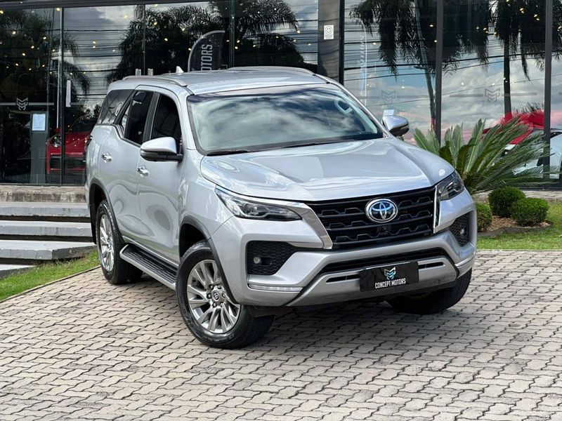 Toyota Hilux SW4 SRX 4×4 2.8 TDI 16V Dies Aut. 2022/2022 CONCEPT MOTORS PASSO FUNDO / Carros no Vale