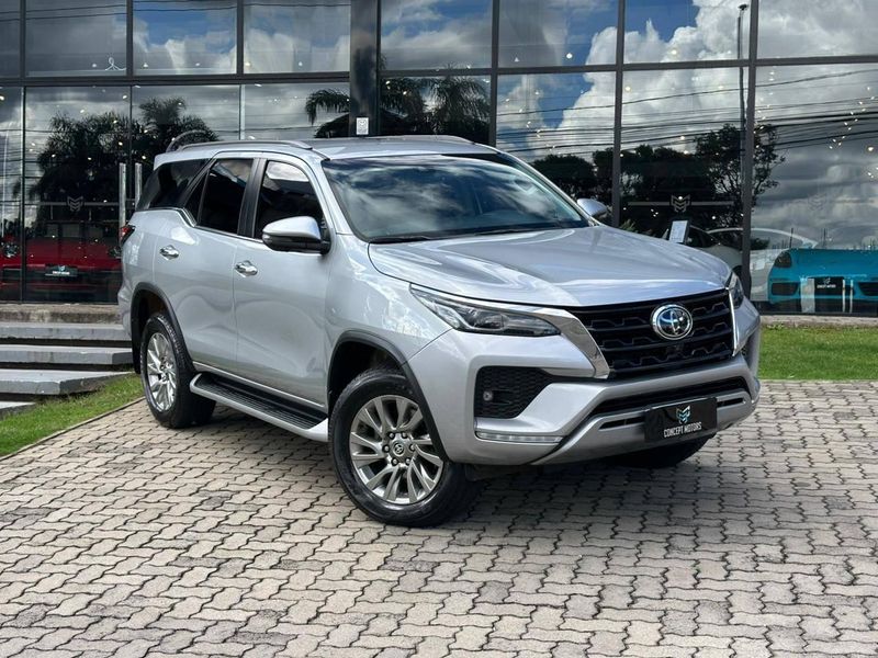Toyota Hilux SW4 SRX 4×4 2.8 TDI 16V Dies Aut. 2022/2022 CONCEPT MOTORS PASSO FUNDO / Carros no Vale