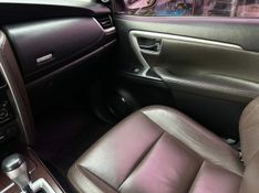 Toyota Hilux SW4 SRX 4×4 2.8 TDI 16V Dies Aut. 2017/2018 CONCEPT MOTORS PASSO FUNDO / Carros no Vale