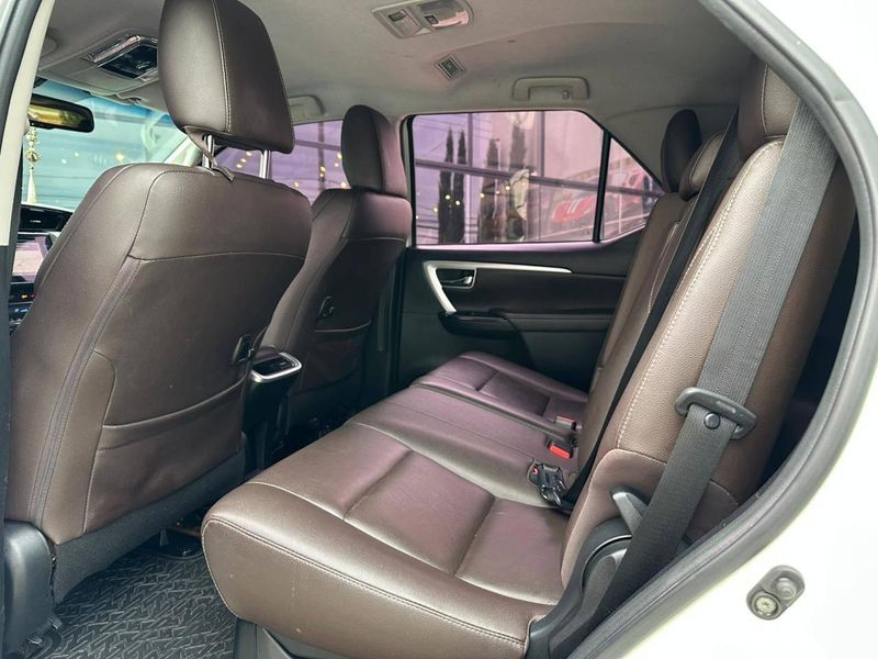 Toyota Hilux SW4 SRX 4×4 2.8 TDI 16V Dies Aut. 2017/2018 CONCEPT MOTORS PASSO FUNDO / Carros no Vale