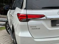 Toyota Hilux SW4 SRX 4×4 2.8 TDI 16V Dies Aut. 2017/2018 CONCEPT MOTORS PASSO FUNDO / Carros no Vale