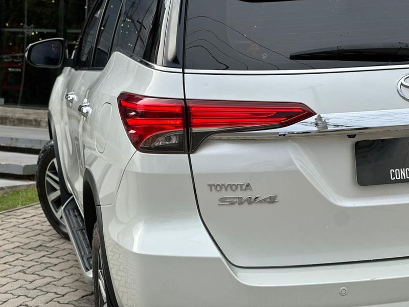 Toyota Hilux SW4 SRX 4×4 2.8 TDI 16V Dies Aut. 2017/2018 CONCEPT MOTORS PASSO FUNDO / Carros no Vale