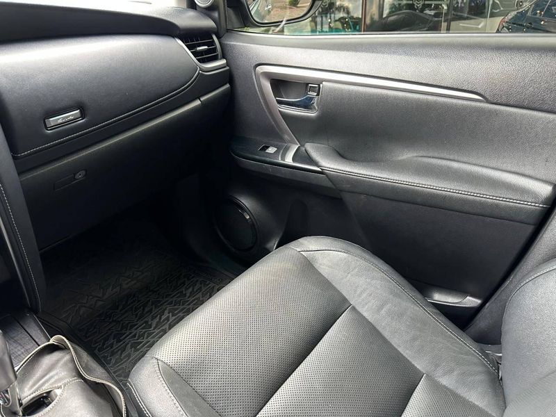 Toyota Hilux SW4 SRX 4×4 2.8 TDI 16V Dies Aut. 2022/2022 CONCEPT MOTORS PASSO FUNDO / Carros no Vale