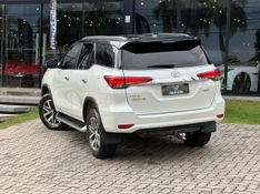 Toyota Hilux SW4 SRX 4×4 2.8 TDI 16V Dies Aut. 2017/2018 CONCEPT MOTORS PASSO FUNDO / Carros no Vale