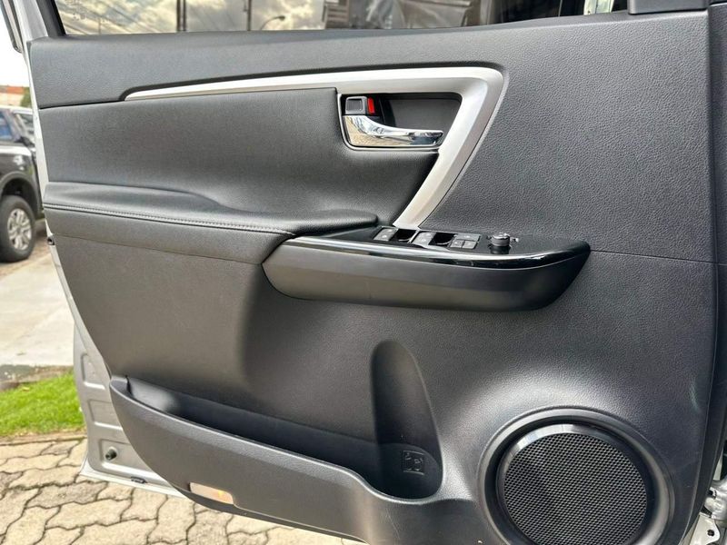 Toyota Hilux SW4 SRX 4×4 2.8 TDI 16V Dies Aut. 2022/2022 CONCEPT MOTORS PASSO FUNDO / Carros no Vale