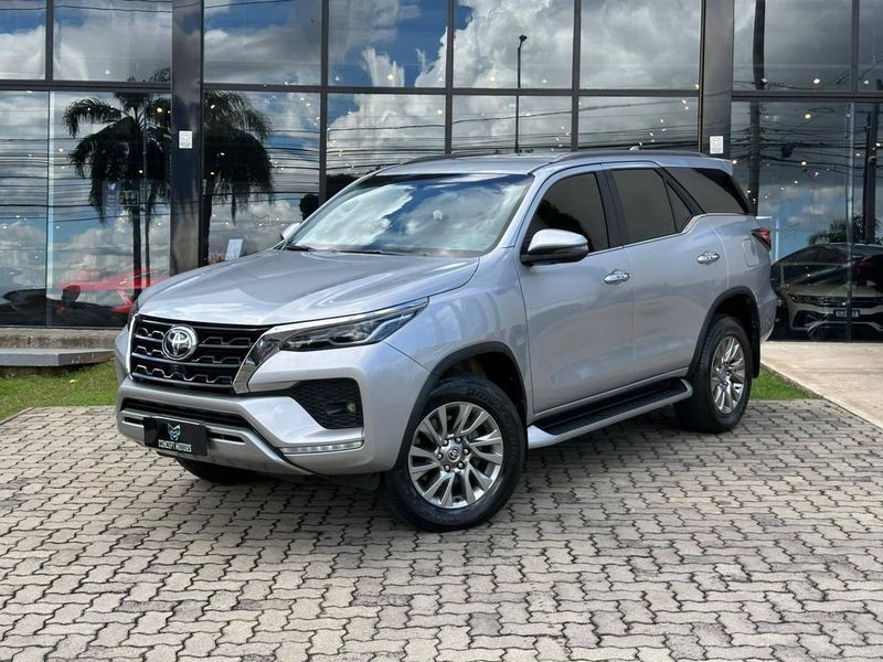 Toyota Hilux SW4 SRX 4×4 2.8 TDI 16V Dies Aut. 2022/2022 CONCEPT MOTORS PASSO FUNDO / Carros no Vale