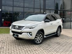 Toyota Hilux SW4 SRX 4×4 2.8 TDI 16V Dies Aut. 2017/2018 CONCEPT MOTORS PASSO FUNDO / Carros no Vale