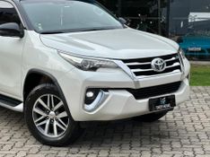 Toyota Hilux SW4 SRX 4×4 2.8 TDI 16V Dies Aut. 2017/2018 CONCEPT MOTORS PASSO FUNDO / Carros no Vale