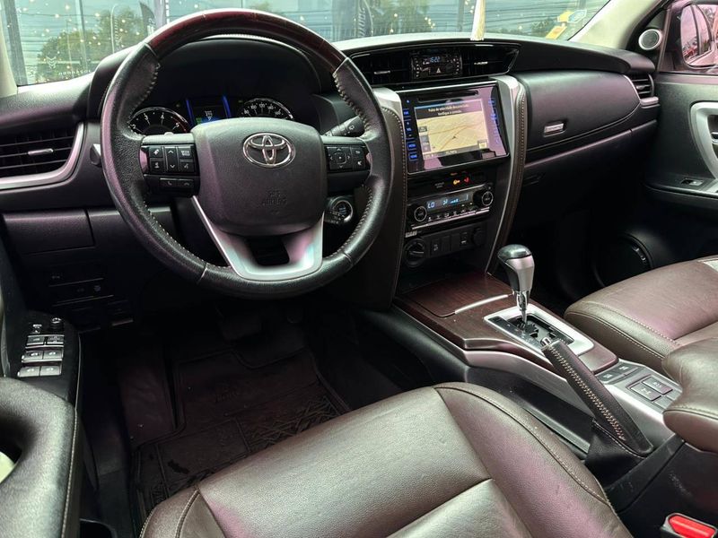 Toyota Hilux SW4 SRX 4×4 2.8 TDI 16V Dies Aut. 2017/2018 CONCEPT MOTORS PASSO FUNDO / Carros no Vale