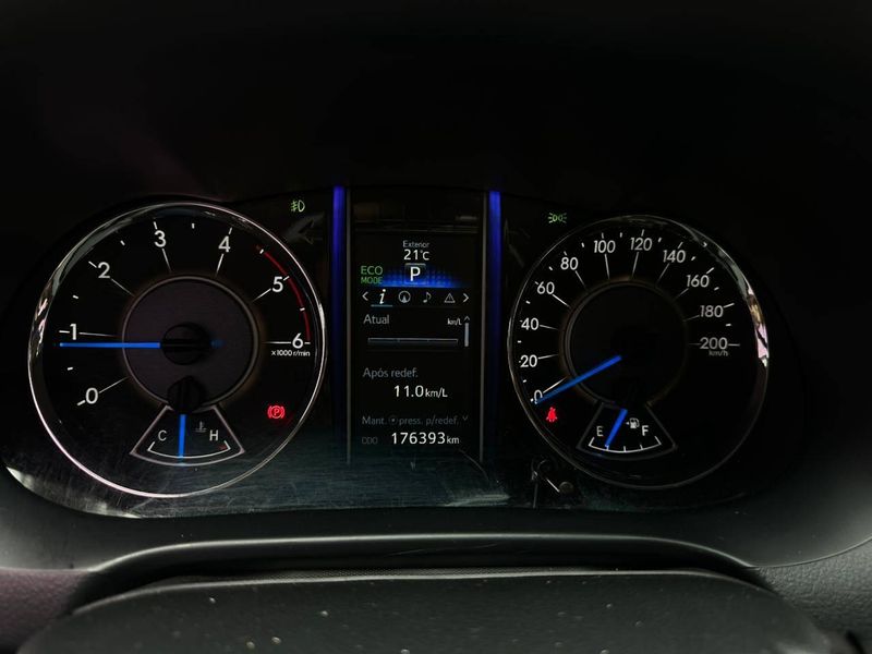 Toyota Hilux SW4 SRX 4×4 2.8 TDI 16V Dies Aut. 2017/2018 CONCEPT MOTORS PASSO FUNDO / Carros no Vale