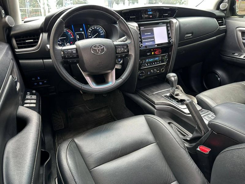 Toyota Hilux SW4 SRX 4×4 2.8 TDI 16V Dies Aut. 2022/2022 CONCEPT MOTORS PASSO FUNDO / Carros no Vale