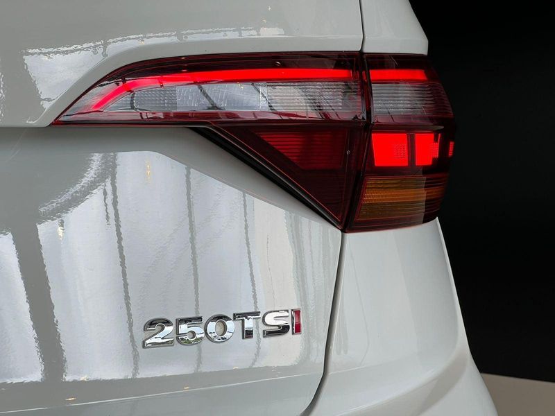 Volkswagen Jetta Comfort 250 TSI 1.4 Flex 16v Aut. 2019/2019 CONCEPT MOTORS PASSO FUNDO / Carros no Vale