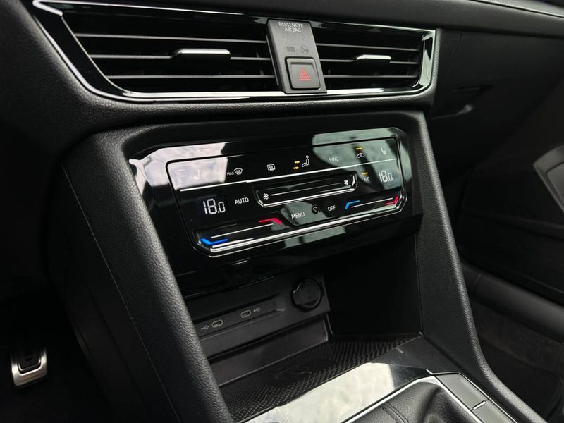 Volkswagen Taos Highline 1.4 250 TSI Flex Aut. 2024/2024 CONCEPT MOTORS PASSO FUNDO / Carros no Vale