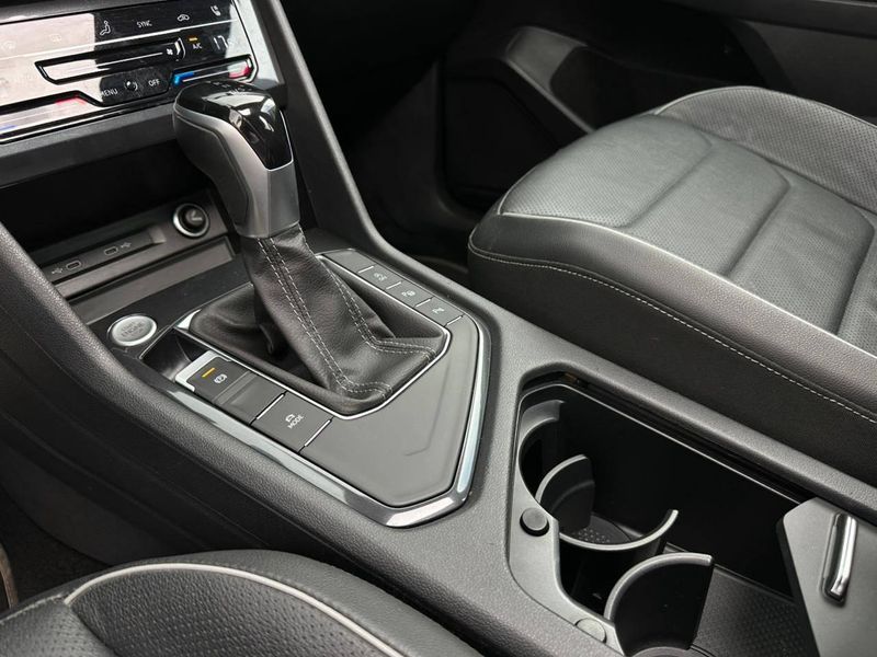 Volkswagen Tiguan Allspac R-Line 300 TSI 2.0 2023/2024 CONCEPT MOTORS PASSO FUNDO / Carros no Vale