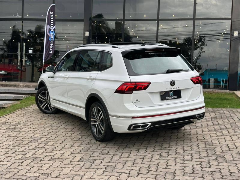 Volkswagen Tiguan Allspac R-Line 300 TSI 2.0 2023/2024 CONCEPT MOTORS PASSO FUNDO / Carros no Vale
