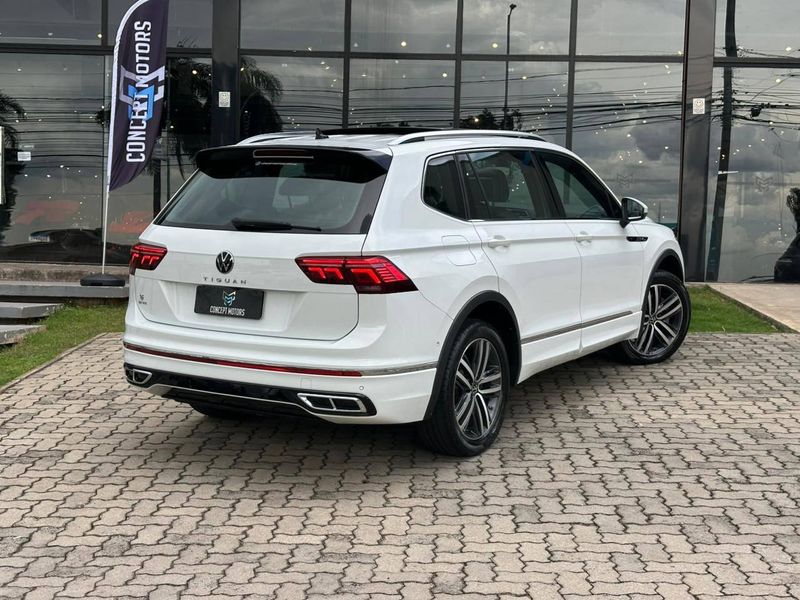 Volkswagen Tiguan Allspac R-Line 300 TSI 2.0 2023/2024 CONCEPT MOTORS PASSO FUNDO / Carros no Vale