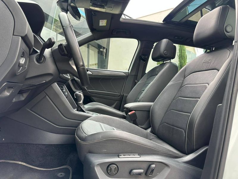 Volkswagen Tiguan Allspac R-Line 300 TSI 2.0 2023/2024 CONCEPT MOTORS PASSO FUNDO / Carros no Vale