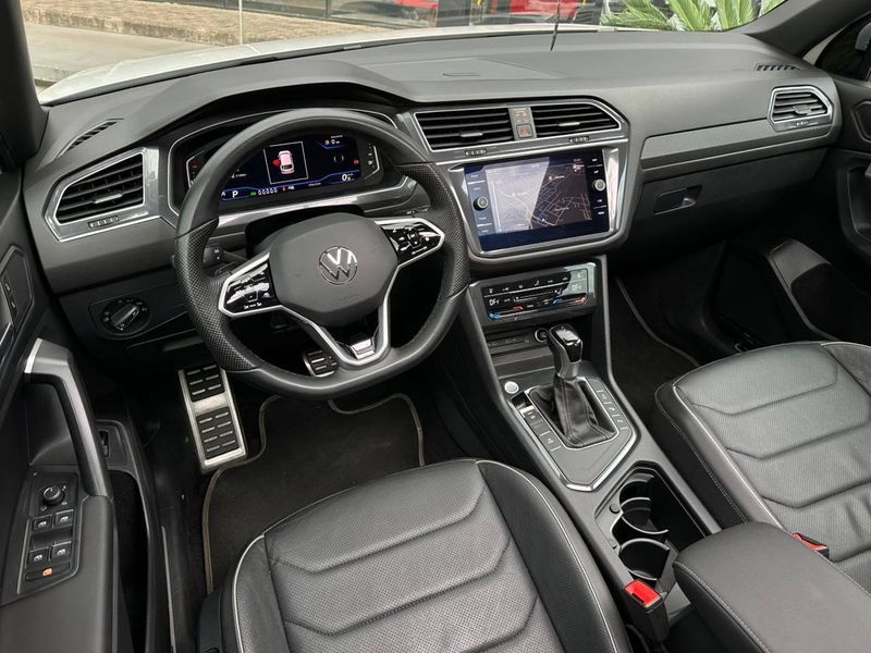 Volkswagen Tiguan Allspac R-Line 300 TSI 2.0 2023/2024 CONCEPT MOTORS PASSO FUNDO / Carros no Vale