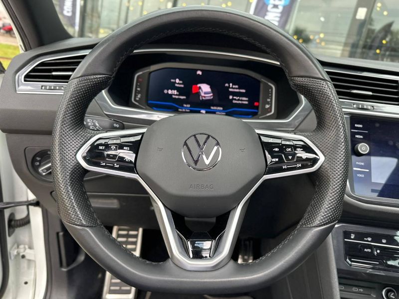 Volkswagen Tiguan Allspac R-Line 300 TSI 2.0 2023/2024 CONCEPT MOTORS PASSO FUNDO / Carros no Vale