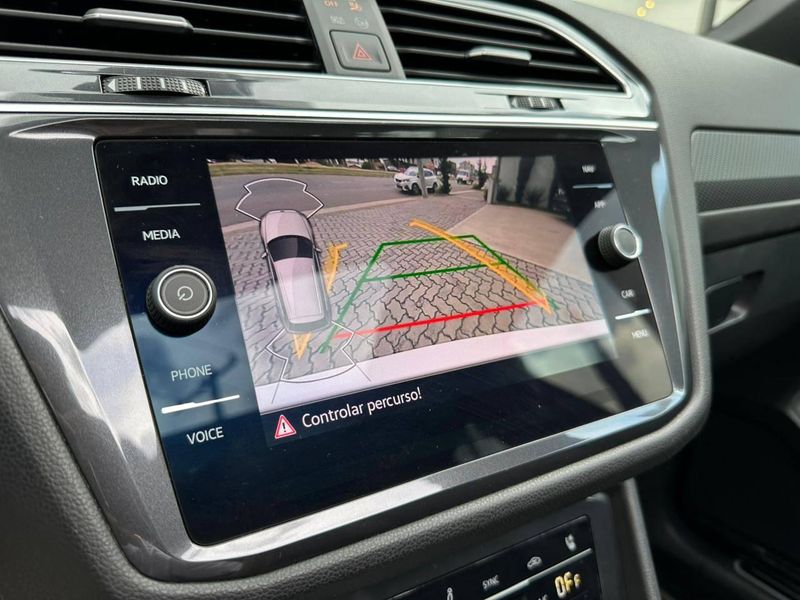 Volkswagen Tiguan Allspac R-Line 300 TSI 2.0 2023/2024 CONCEPT MOTORS PASSO FUNDO / Carros no Vale