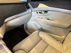 Volvo XC 90 T-6 MOMENTUM 2.0 320cv 5P 2017/2018 CONCEPT MOTORS PASSO FUNDO / Carros no Vale