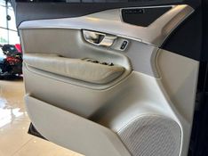 Volvo XC 90 T-6 MOMENTUM 2.0 320cv 5P 2017/2018 CONCEPT MOTORS PASSO FUNDO / Carros no Vale
