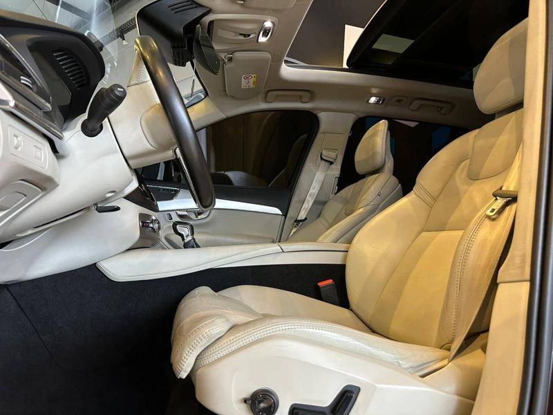 Volvo XC 90 T-6 MOMENTUM 2.0 320cv 5P 2017/2018 CONCEPT MOTORS PASSO FUNDO / Carros no Vale