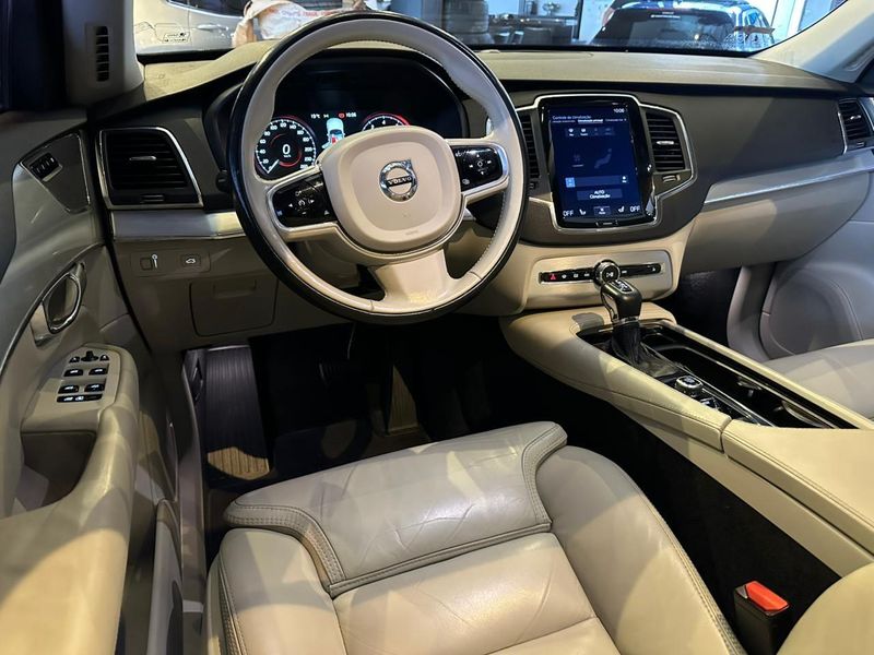 Volvo XC 90 T-6 MOMENTUM 2.0 320cv 5P 2017/2018 CONCEPT MOTORS PASSO FUNDO / Carros no Vale