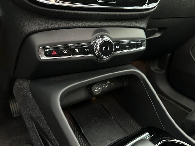 Volvo XC40 Recharge Plus (ElÃ©trico) 2022/2023 CONCEPT MOTORS PASSO FUNDO / Carros no Vale