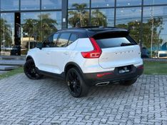 Volvo XC40 T-5 R-DESIGN 2.0 252cv AWD 2019/2020 CONCEPT MOTORS PASSO FUNDO / Carros no Vale
