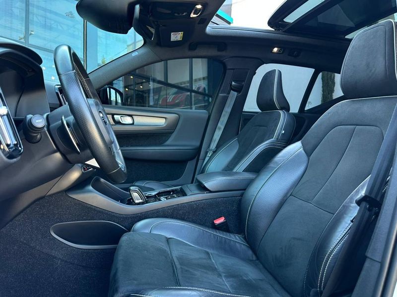 Volvo XC40 T-5 R-DESIGN 2.0 252cv AWD 2019/2020 CONCEPT MOTORS PASSO FUNDO / Carros no Vale Volvo XC40 T-5 R-DESIGN 2.0 252cv AWD 2019/2020 CONCEPT MOTORS PASSO FUNDO / Carros no Vale