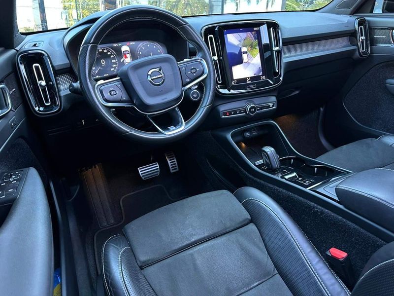 Volvo XC40 T-5 R-DESIGN 2.0 252cv AWD 2019/2020 CONCEPT MOTORS PASSO FUNDO / Carros no Vale Volvo XC40 T-5 R-DESIGN 2.0 252cv AWD 2019/2020 CONCEPT MOTORS PASSO FUNDO / Carros no Vale