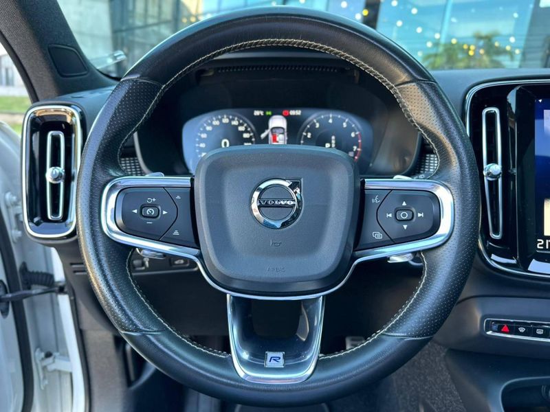 Volvo XC40 T-5 R-DESIGN 2.0 252cv AWD 2019/2020 CONCEPT MOTORS PASSO FUNDO / Carros no Vale Volvo XC40 T-5 R-DESIGN 2.0 252cv AWD 2019/2020 CONCEPT MOTORS PASSO FUNDO / Carros no Vale