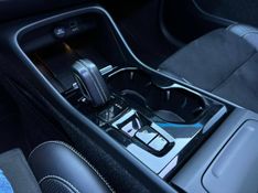 Volvo XC40 T-5 R-DESIGN 2.0 252cv AWD 2019/2020 CONCEPT MOTORS PASSO FUNDO / Carros no Vale