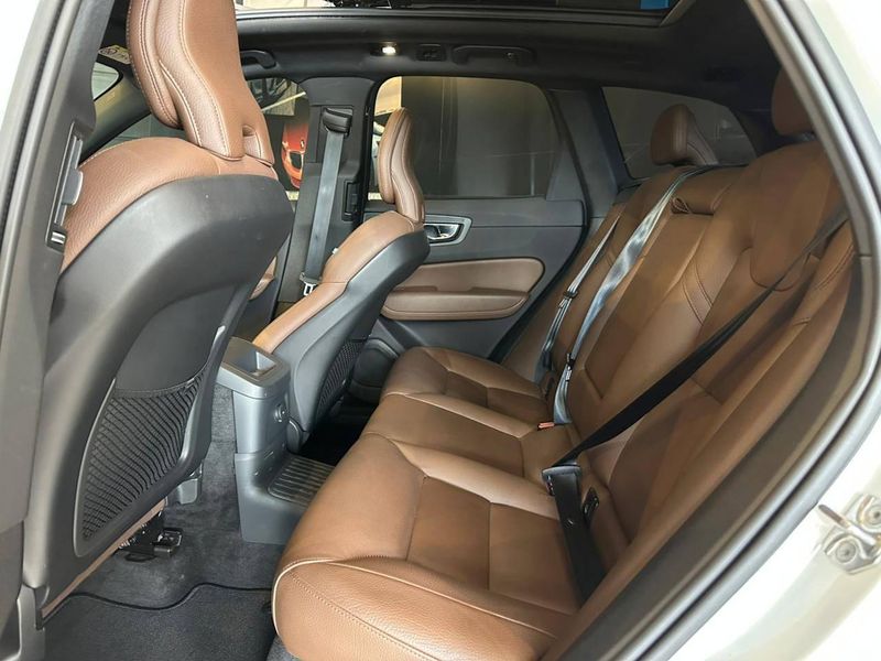 Volvo XC60 T-8 INSC EXPRESS 2.0 (HÃ­brido) 2021/2022 CONCEPT MOTORS PASSO FUNDO / Carros no Vale